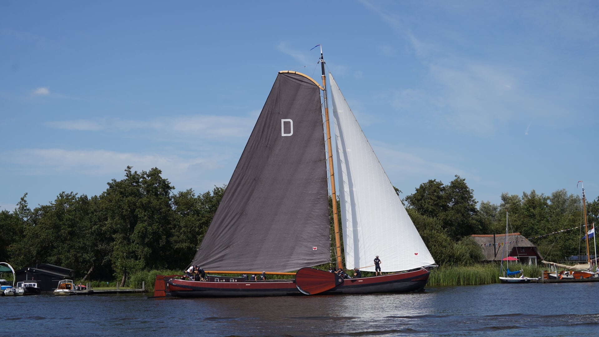 Het skûtsje van Drachten is in de SKS-competitie 2024 geëindigd als laatste, met 105 punten na aftrek van de slechtste wedstrijd.