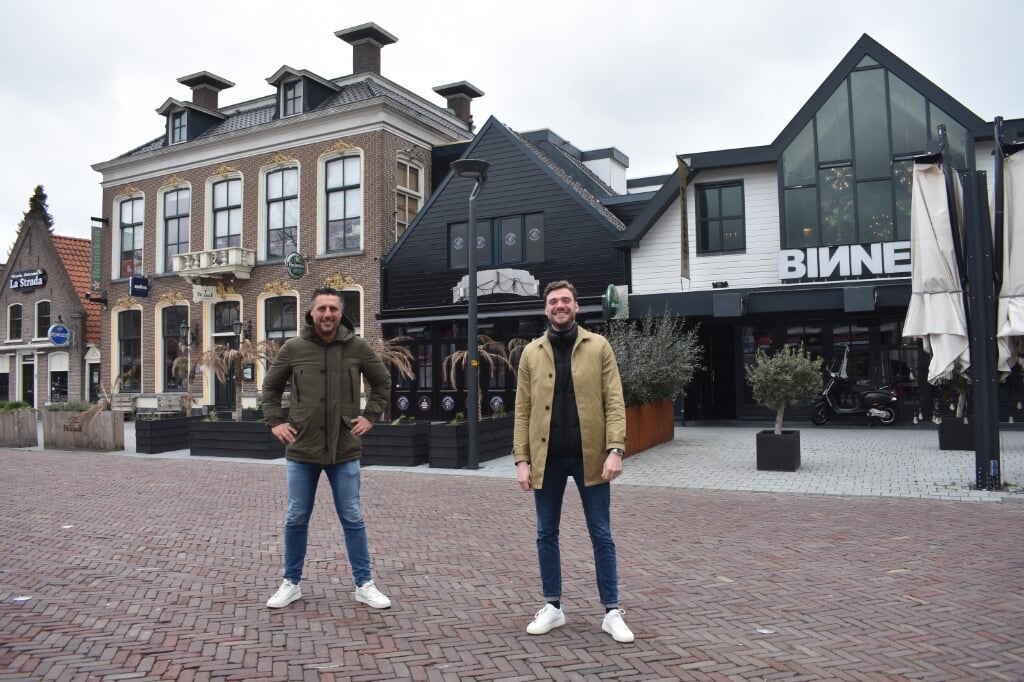 Pieter de Leur (links) en Oreste Arbouw. 'Binnen' is het restaurant dat De Leur op de Noordkade in Drachten explloiteert.