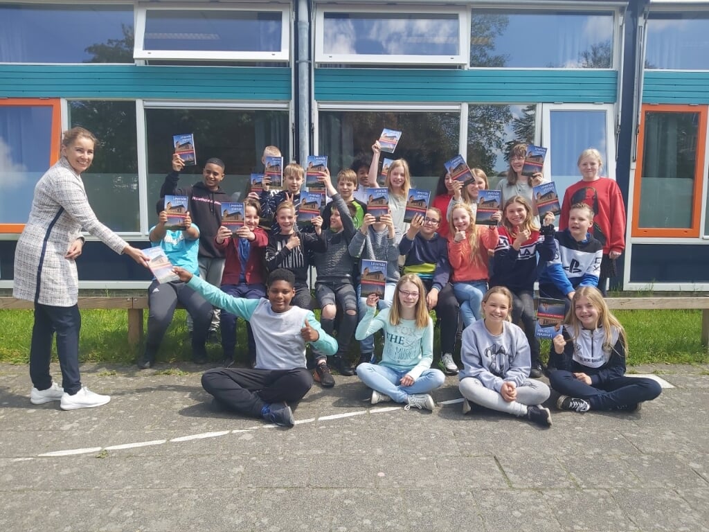 Leerlingen van groep 8 van de Willem Alexanderschool (Aldlân) in Leeuwarden kregen op dinsdag 18 mei allemaal het boekje Levende Stenen overhandigd. De leerlingen reageerden enthousiast en gaan met hun leerkracht nadenken over de toekomst van kerkgebouwen.