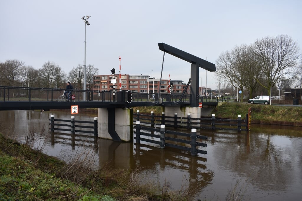 De Hegedyksterbrêge over het Dokkumer Grootdiep, één van de dure kapitaalgoederen van Noardeast-Fryslân.