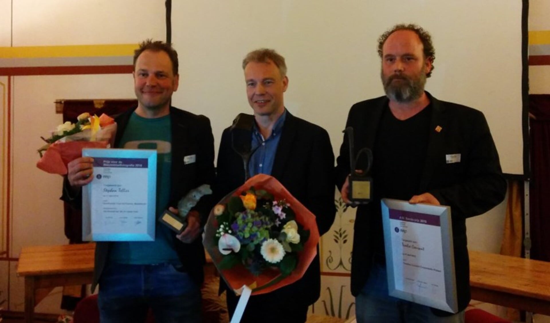 Rechts Duncan Whyte, samen met de winnaars van de Prijs voor de Nieuwsbladfotografie en de Nieuwsbladjournalistiek.