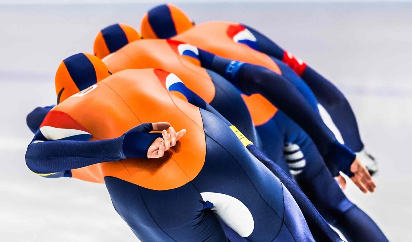 De Nederlandse mannen tijdens de finale team pursuit tijdens de Olympische Winterspelen in PyeongChang. Sven Kramer, Patrick Roest en Jan Blokhuijsen komen niet verder dan het brons.