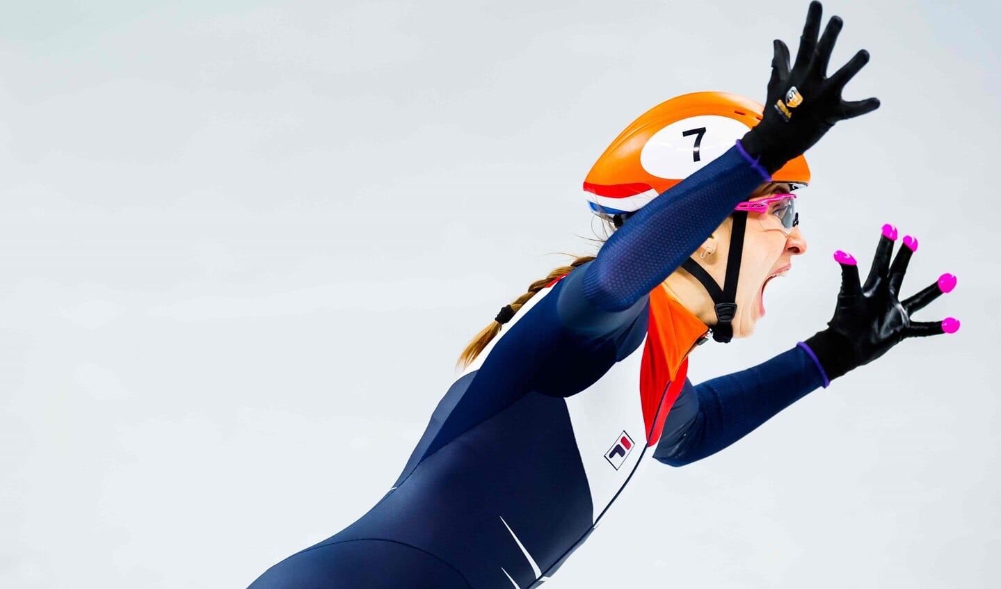 Suzanne Schulting schreeuwt het uit na haar finish op de 1000 meter shorttrack tijdens de Olympische Winterspelen in PyeongChang. Zij wint het eerste shorttrack goud in de Nederlandse geschiedenis.