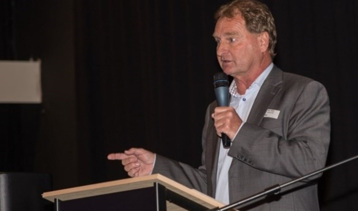 • Roy Keller van De Nederlandsche Nieuwsbladpers (NNP), een vereniging van de 45 lokale nieuwsmedia, ziet in het Utrechtste voorstel de doodsteek voor de sector.