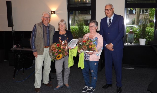 vlnr: Voorzitter Verweij Alie Bosscha Els Koelewijn Eef van Ooijen. Foto: Ineke Draaijer.
