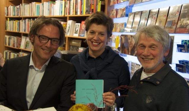 Auteur Bas Steman, Christine Teunissen (Bosman Brummen) en illustrator Jan Baggen. Foto: Marion Verhaaf
