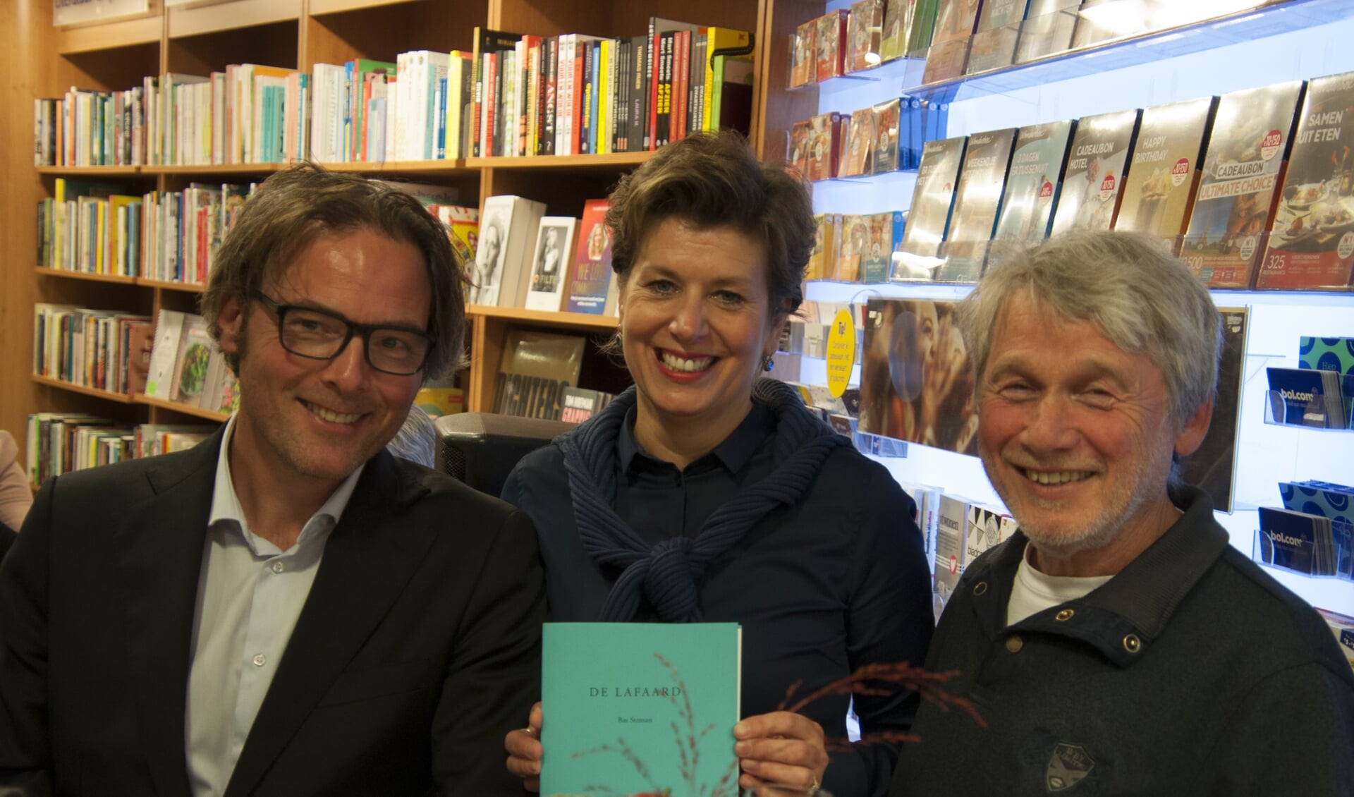 Auteur Bas Steman, Christine Teunissen (Bosman Brummen) en illustrator Jan Baggen. Foto: Marion Verhaaf