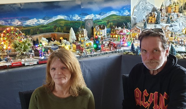 Jeanet en Onno Walet voor hun 'winterdorp'.