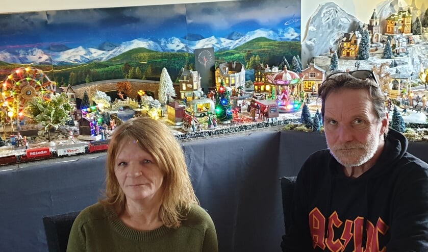 Jeanet en Onno Walet voor hun 'winterdorp'.