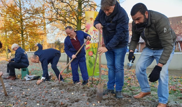 Bewoners Robert en Etzel helpen een handje mee!