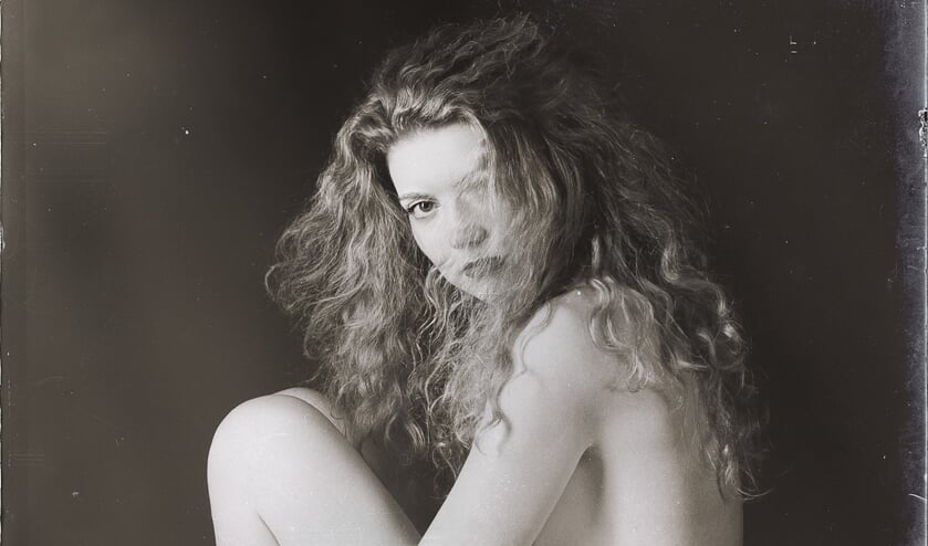 "Fleur Louwe, zelfportret. Met deze foto won ze een prestigieuze Lucie Award in New York".