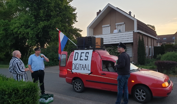 Op de Domineeskamp kregen de mannen een drankje aangeboden.