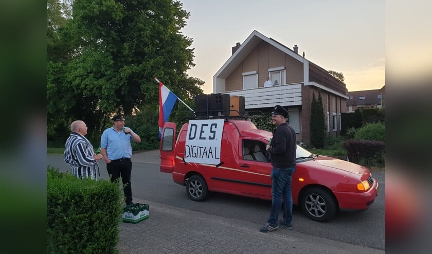 Op de Domineeskamp kregen de mannen een drankje aangeboden.
