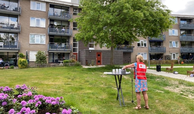 Bingo vanaf het grasveld naar het balkon!