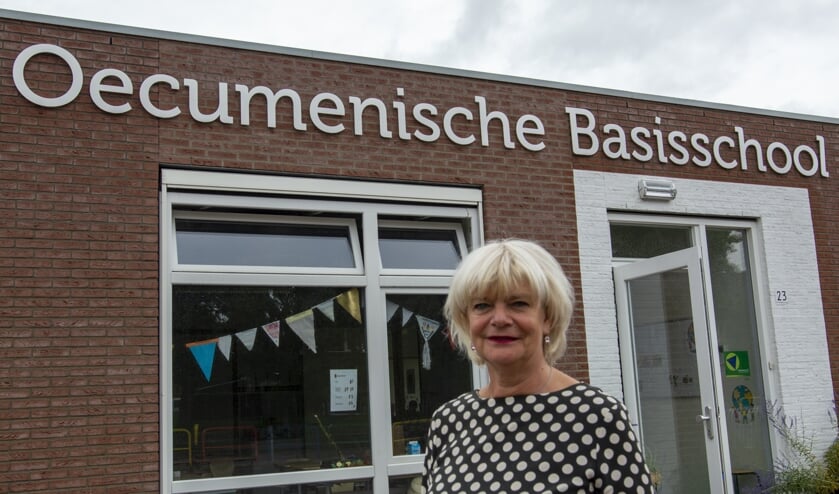 Gerda Mulder voor "Oecumenische Basisschool" in Brummen. Foto: Marion Verhaaf
