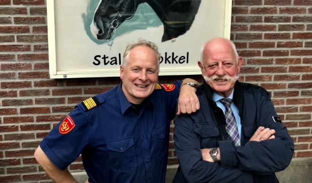 Zoon Erwin naast vader Te Bokkel.
