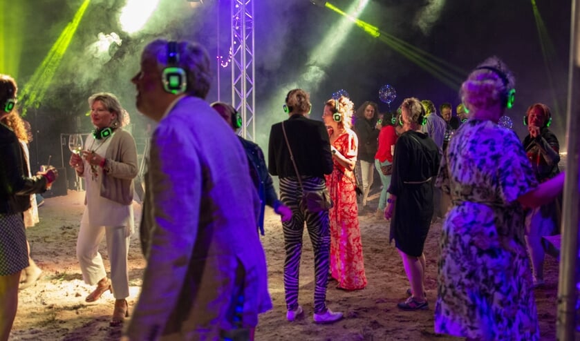 Ter afsluiting van het event was er een silent disco, iedereen een koptelefoon op om te genieten van de muziek. Foto: Marion Verhaaf
