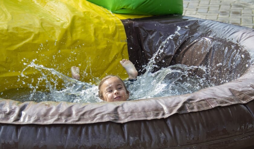 En dan vol in de bak met water terechtkomen in Eerbeek.