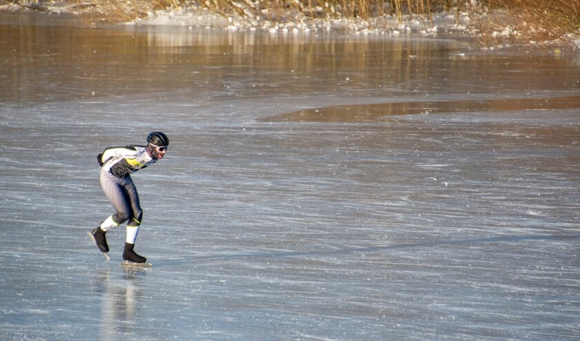 <p>Een eenzame schaatser op prachtig ijs. Foto: Marion Verhaaf</p>