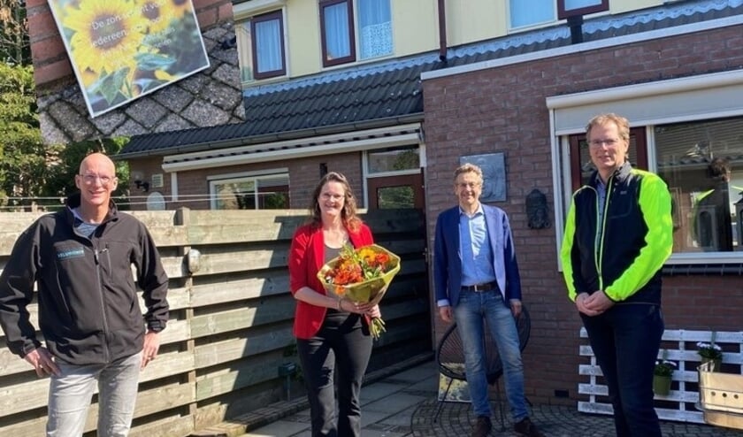 <p>1000e huis met zonnepanelen krijgt speciale stoepsteen..</p>