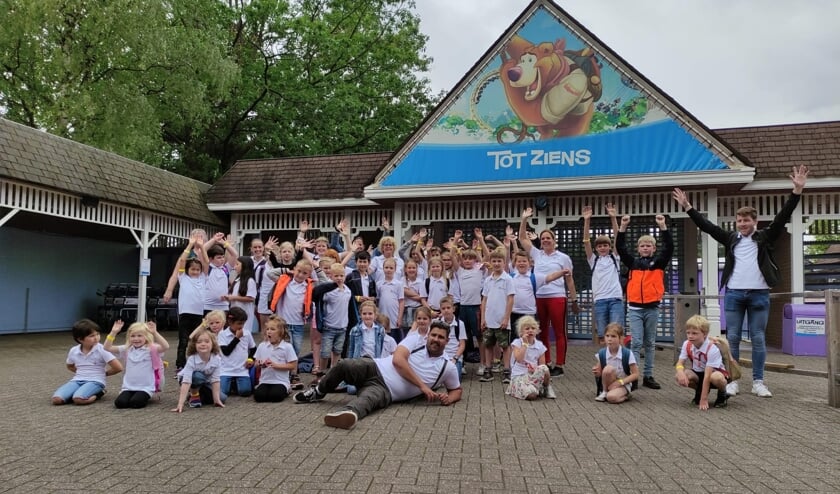 Met zijn allen nog even op de foto in Hellendoorn. Foto: Expeditie 24/7.