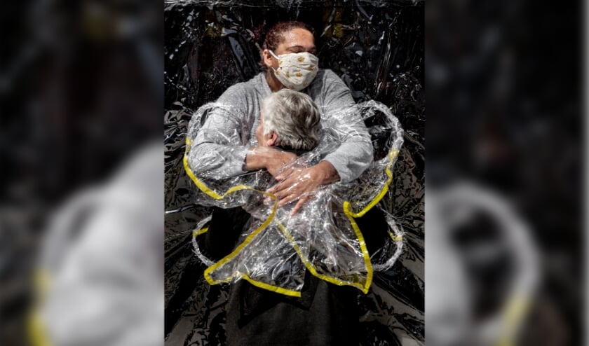 <p>World Press Photo 2021: The first embrace. Foto: Mads Nissen</p>
