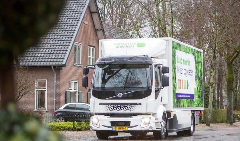 <p>Op de foto de Volvo FL Electric die gebruikt wordt voor de uitgifte van containers.</p>