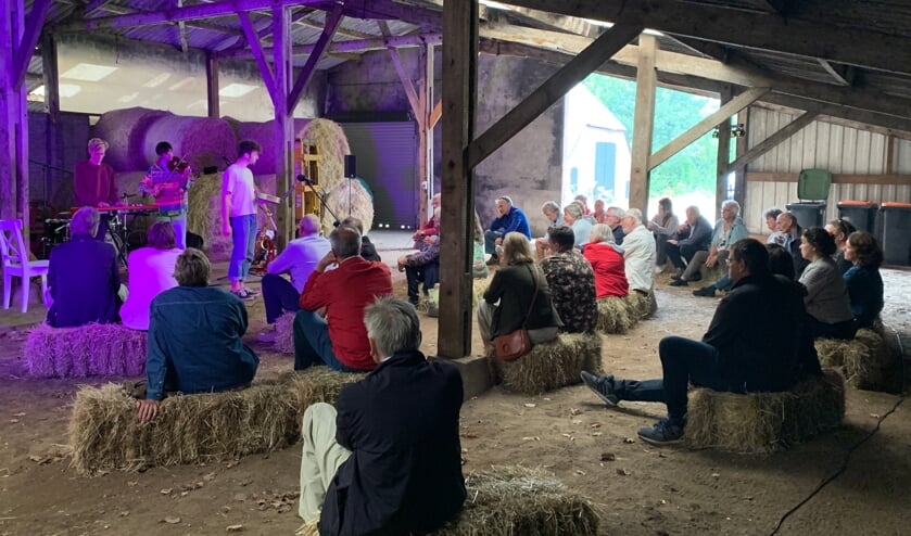 <p>TTT: Bovenste Knoopje Open</p>