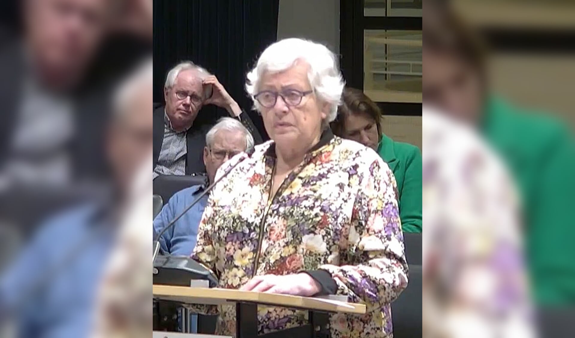 Marianne Zoet aan het woord voor de Apeldoornse gemeenteraad.
