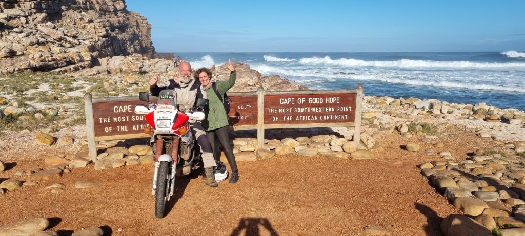 Harold Raben met echtgenote Maureen bij Kaap de Goede Hoop. Foto: Harold Raben