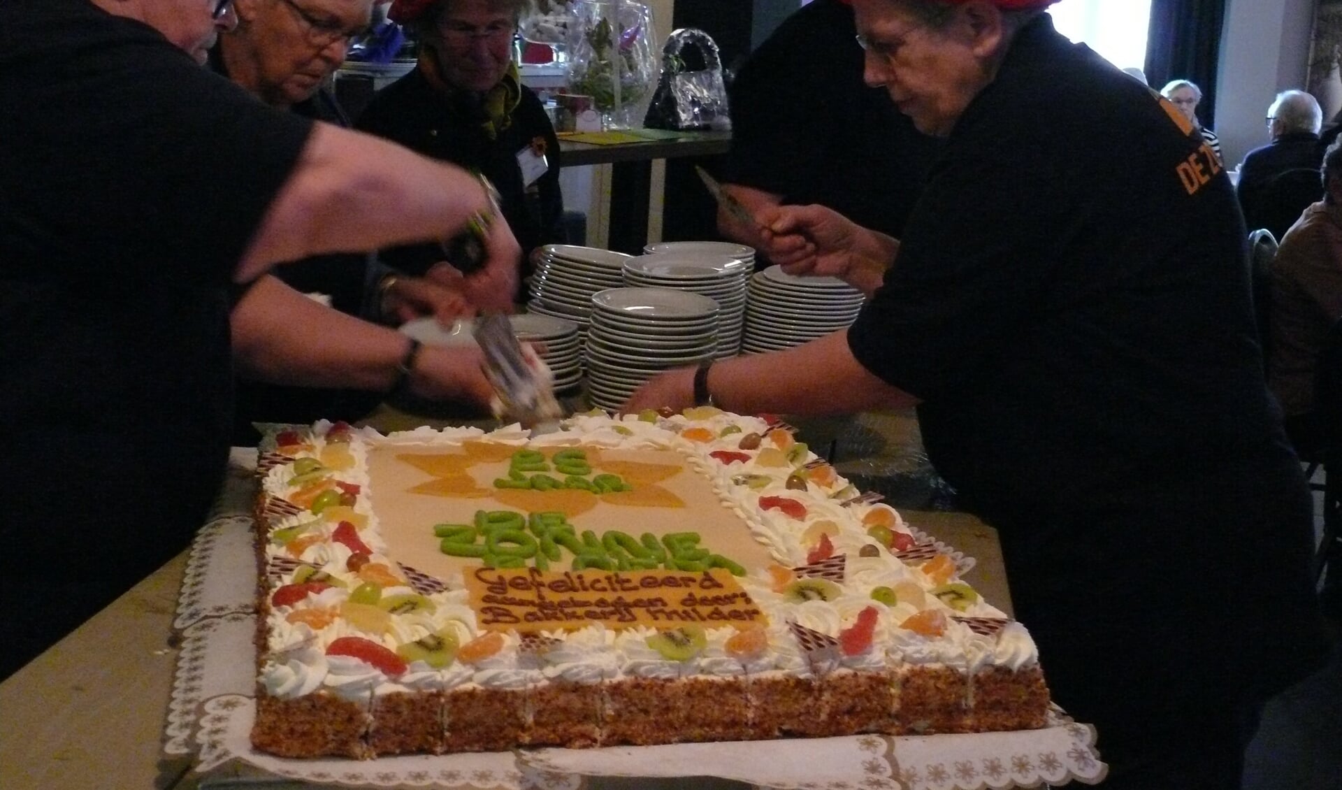 De taart ter gelegenheid van ons 25 jarig bestaan. (foto: Lenie Graven)