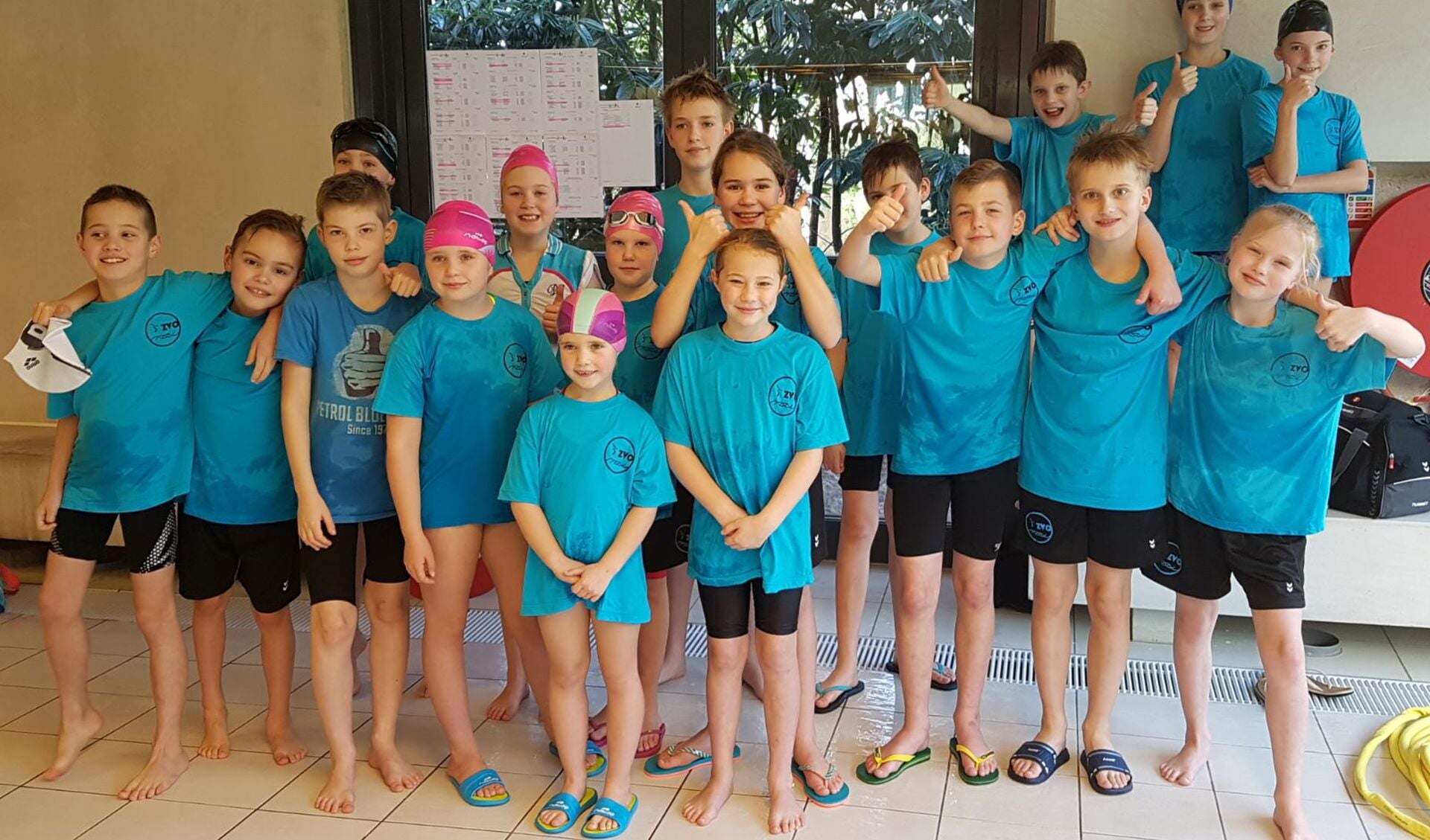 De jongste ZVO-zwemmers (Foto: J. van Veenendaal)