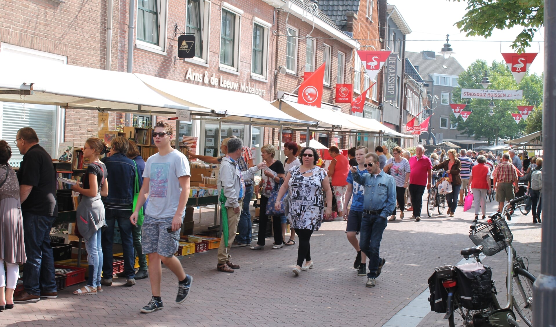 Huissense boekenmarkt (foto: Marco Hoek)