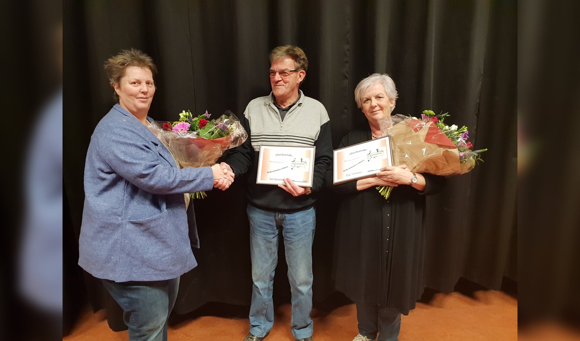 Jubilarissen Ton Scholten en Elly Tamboer. (foto: Annie Altena)