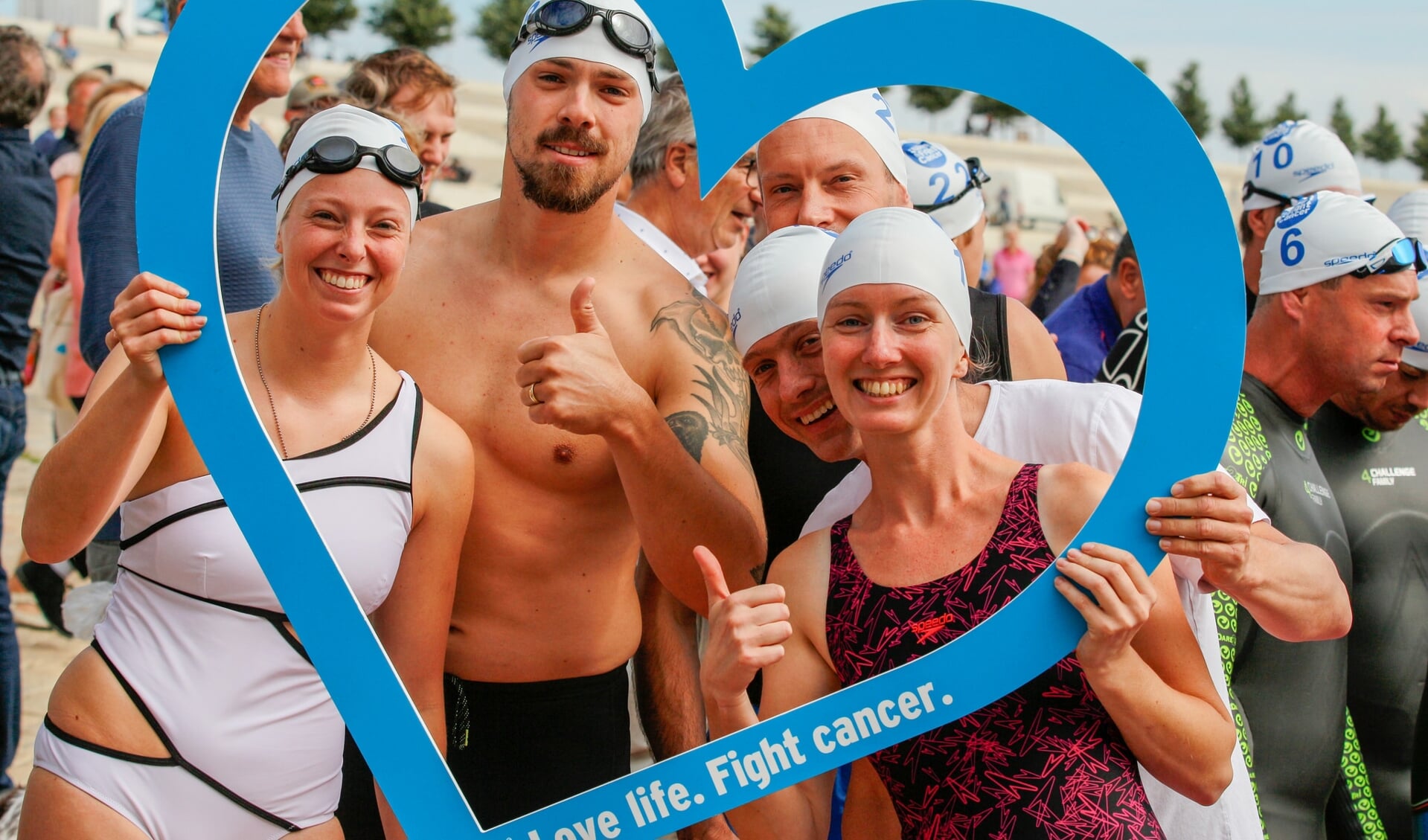Enthousiaste zwemmers 1e editie Swim to Fight Cancer Nijmegen. (foto: Sjaak Snetselaar)