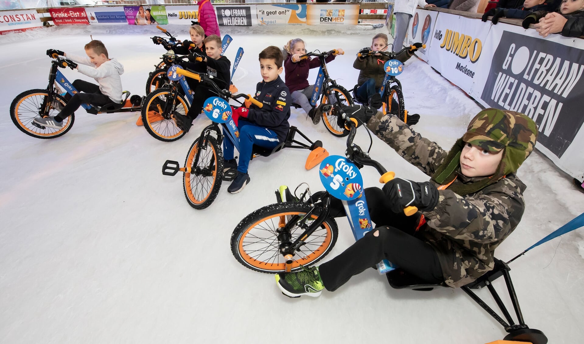 Lekker scheuren op de icebikes tijdens een uniek evenement dat het Winterfestijn dit jaar won: de Croky IceByk Challenge. (foto: Anja van Hunnik)