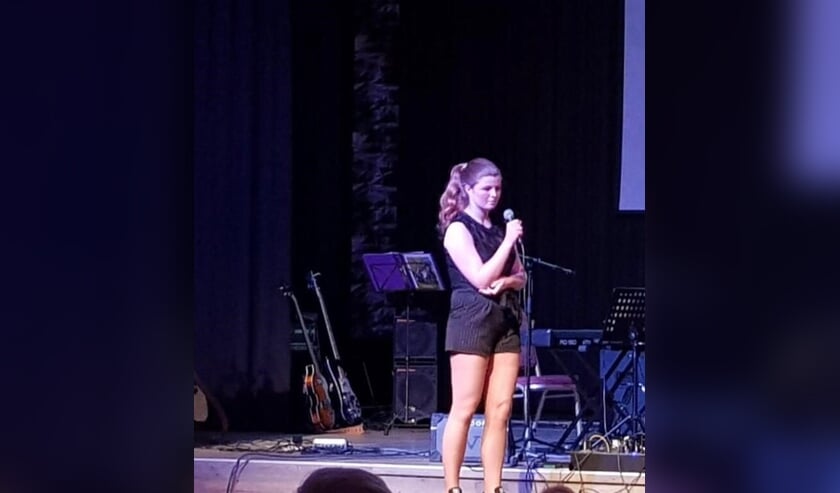 Lieke Siebers uit Middelaar is een van de spelers en zingt de sterren van de hemel.