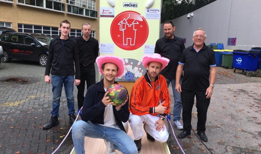 Presentatoren programma en team Zevenaar. (foto: Mees Bakker )