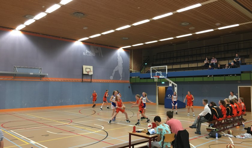 Fragement uit de wedstrijd van Dames 2. (foto: Basketiers '71)