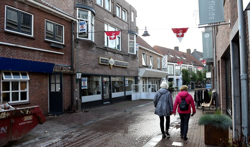 De burgemeester kiest voor bekendmaking van het drugspand. Vierakkerstraat 38 Huissen. (foto Sjaak Veldkamp)