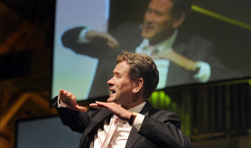 Jos Burgers geeft presentatie
