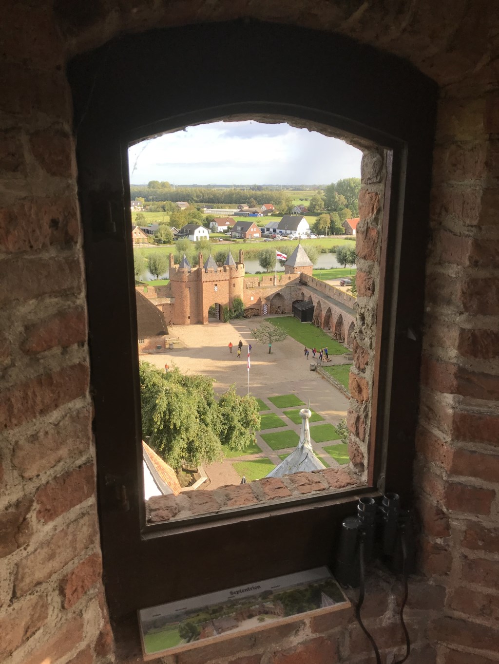 leerlingen bezoeken kasteel