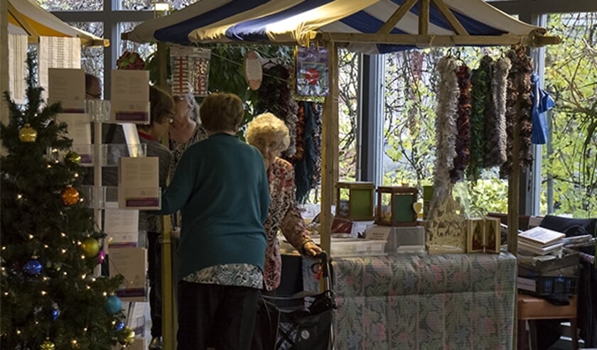 Gezellige fair in winterse sfeer. (foto: RijnWaal Zorggroep)