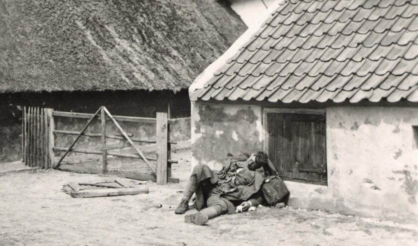 Foto: Stichting De Greb met gesneuvelde soldaat in Achterberg
