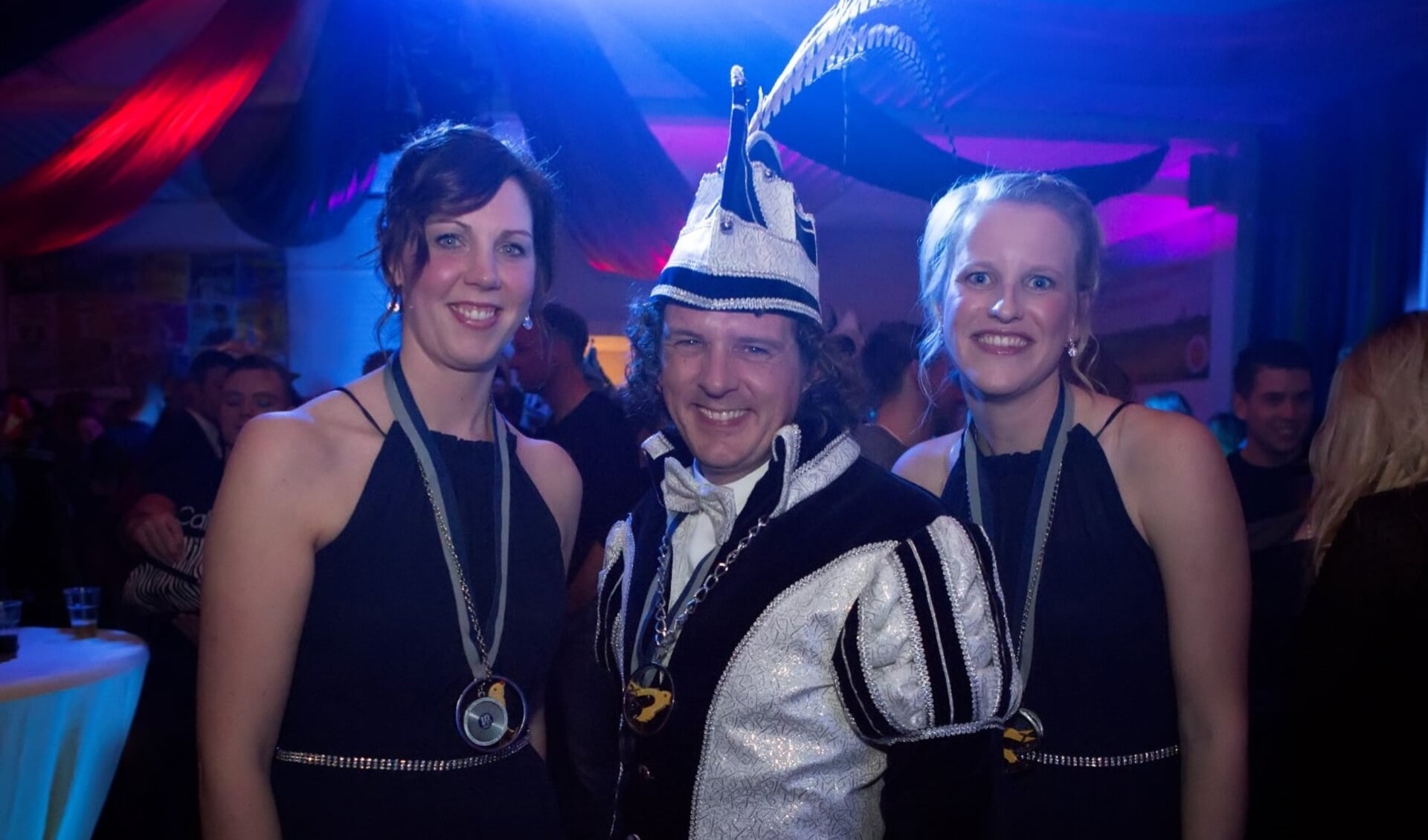 Prins JP de Swingende Vrijwilliger, Nelleke en Sanne. (foto: Sabrina Sanders)