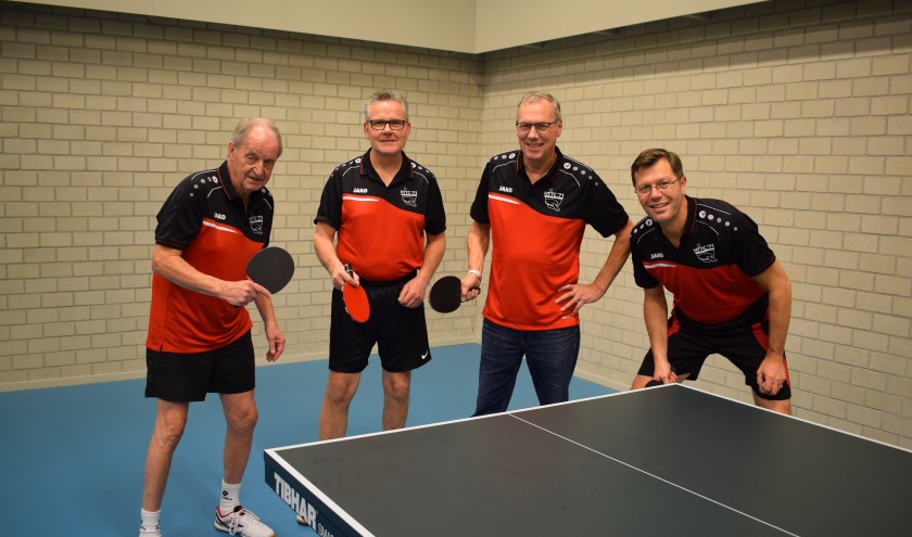 De kampioenen Hans, Ruud, Johan en Frank. (foto: Henk Barends)