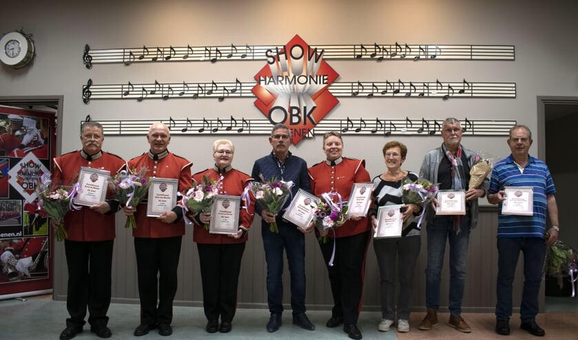 Van links naar rechts: Ernst de Rhoter, Gert van Mourik, Connie van Mourik, Arie Roelofsen, Carla Smits, Eef Hendriks, Henny Hendriks, Arie van Veenendaal. (foto: Youssef Girgis)