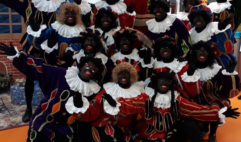 Sint en zijn Pieten. (foto: Bernice Calis-Tuenter)