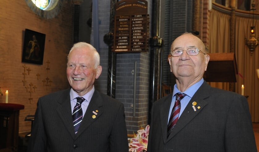 De jubilarissen Herman Gerrits en Jan Duijghuisen. (foto: Eric Duijghuijsen)