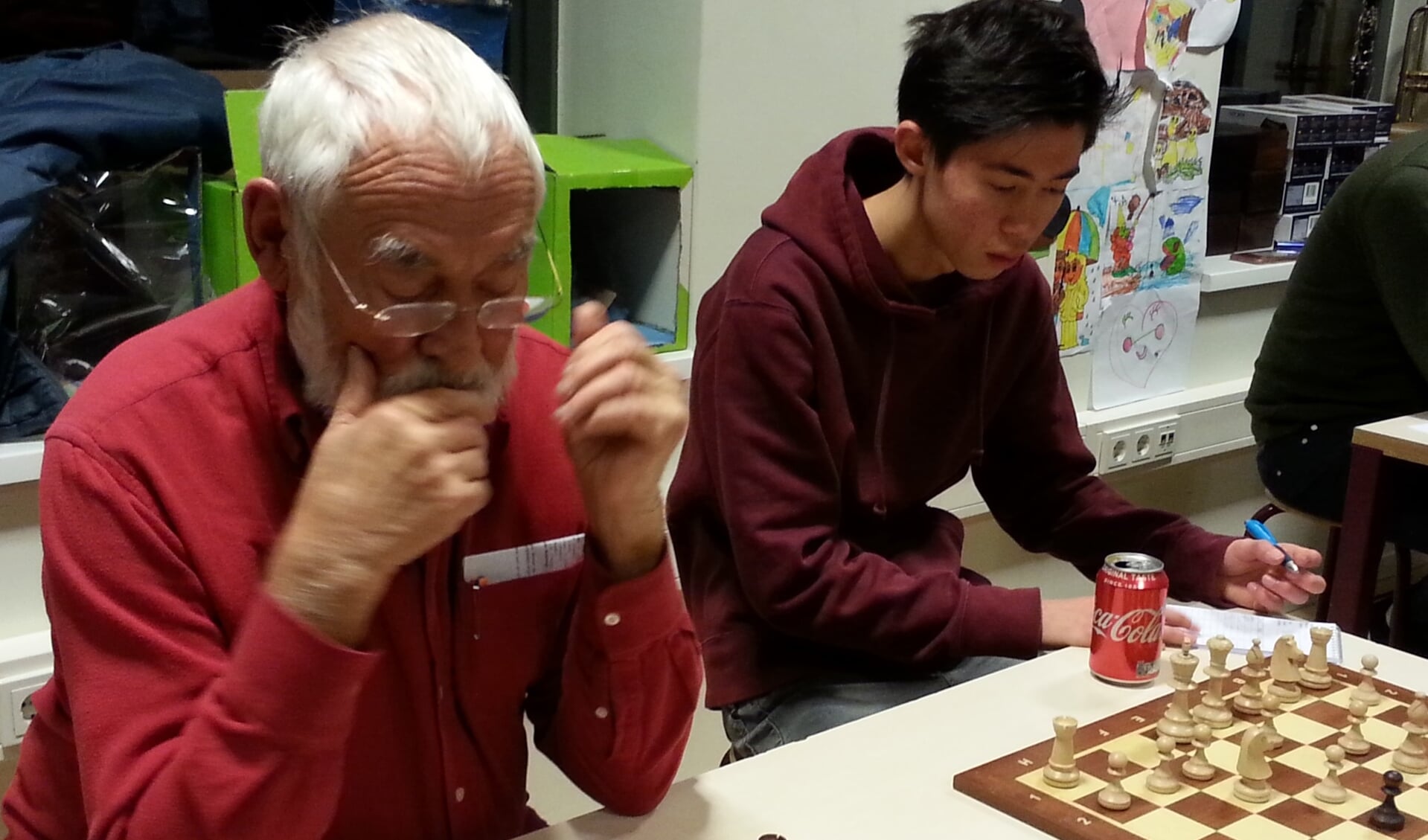 Borden 7 en 8: schaken is voor jong en oud. (foto: N. van Diepen)